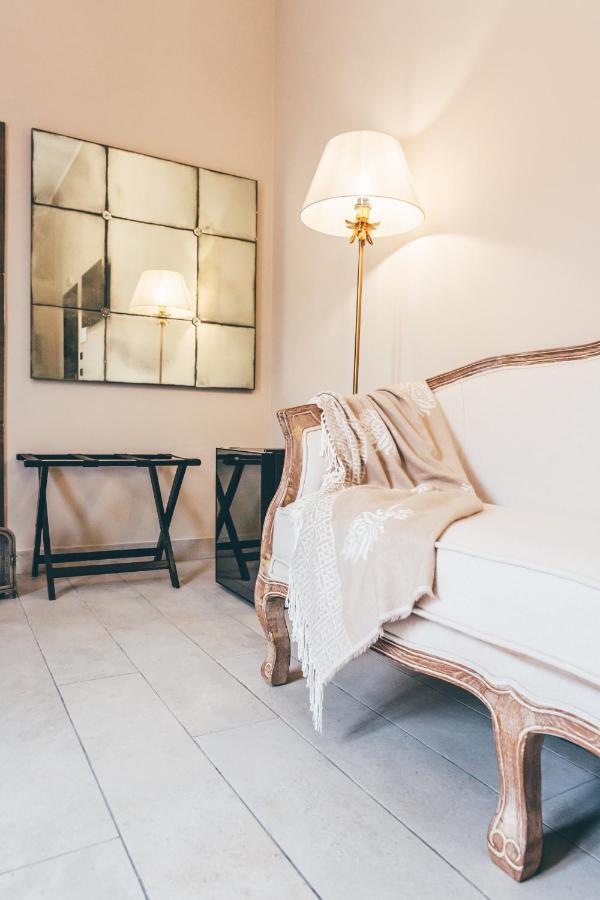 オリヴェーリ Eksotika Bed & Breakfast エクステリア 写真
